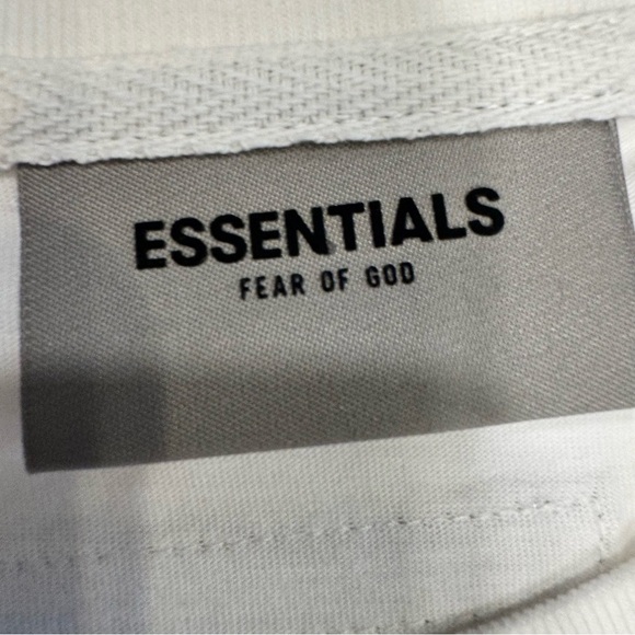 Essentials Fear Of God Unisex White Tee Shirt Black Front Logo Size S NWT - Picture 9 of 10